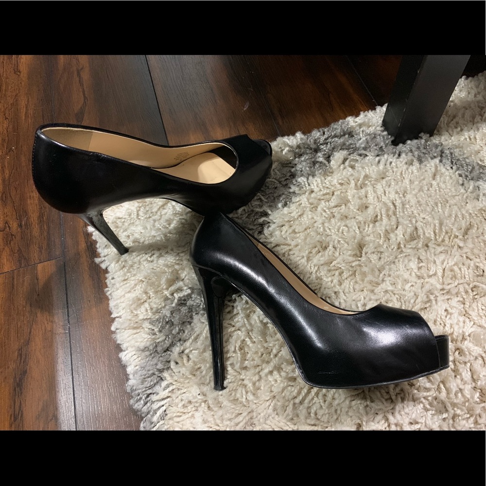BlCk open toe GUESS high heels